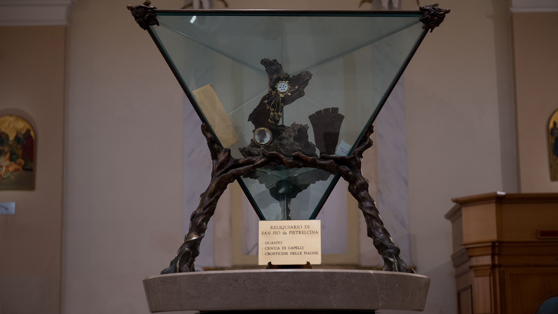 Statua o ritratto di San Pio