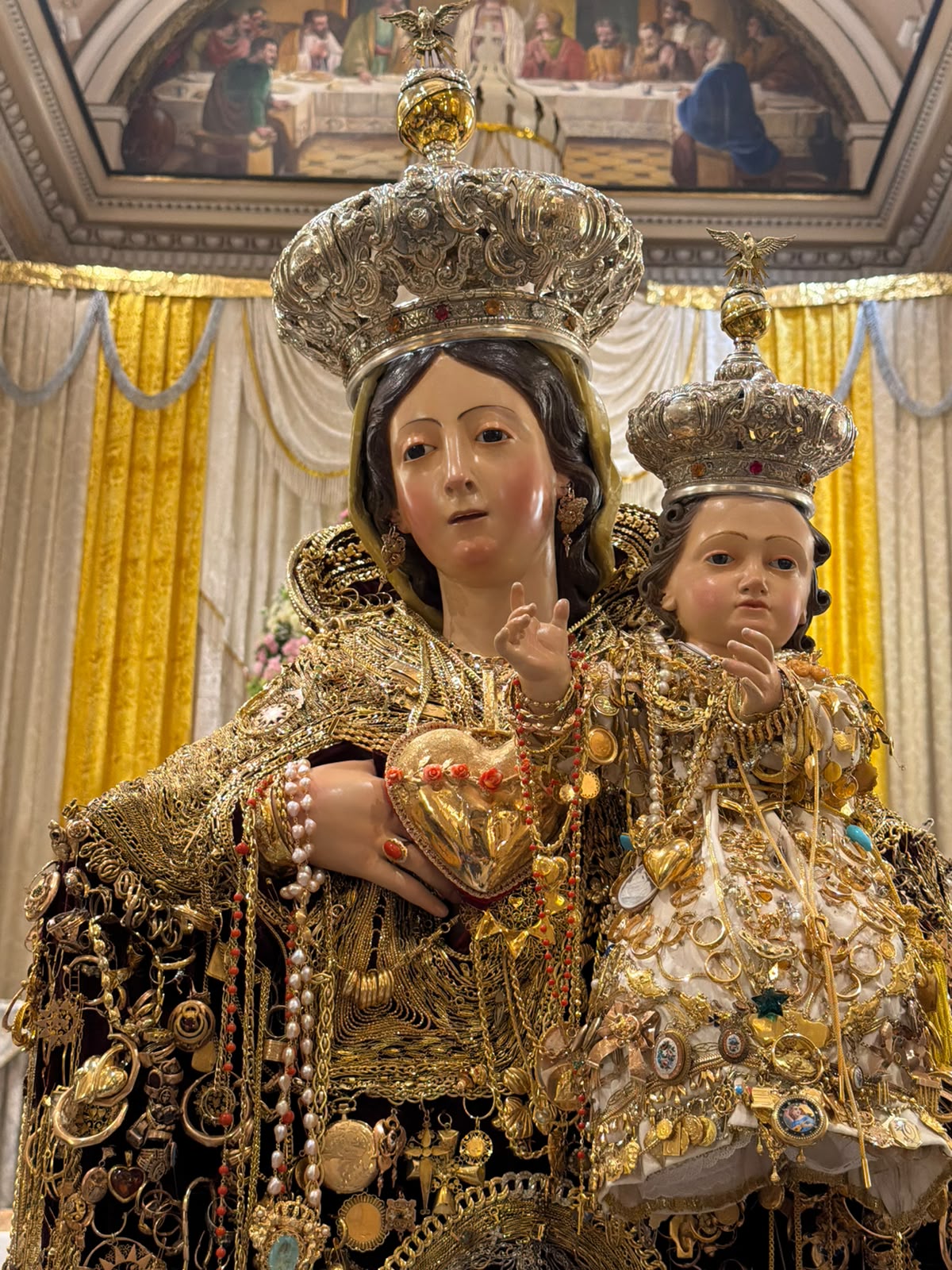 La comunità di Pietrelcina riunita in festa